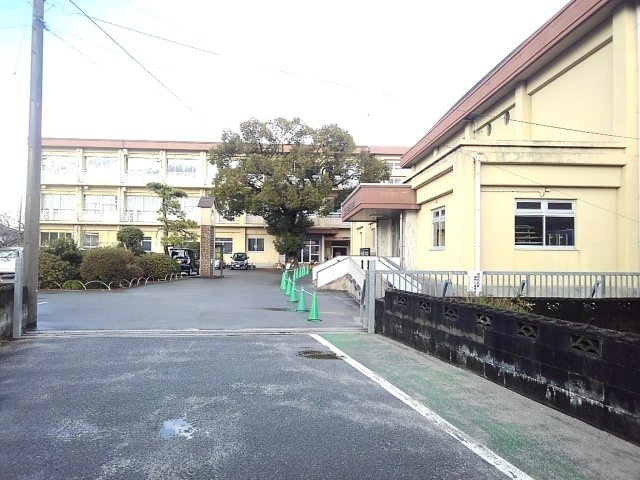 ブライドガーデンⅠ　Ｂの周辺|岡山小学校まで550m