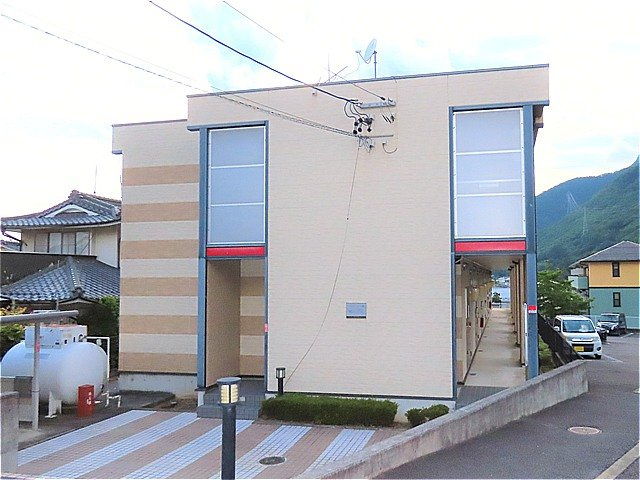 レオパレスプレジール緑が丘の外観