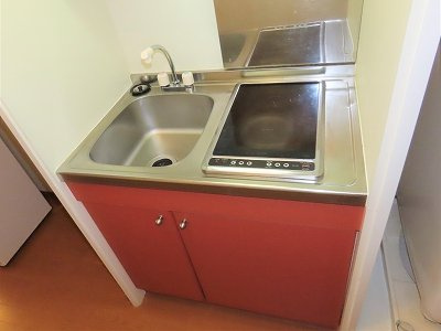レオパレス御所のキッチン|2口の電気コンロまたはIHコンロとなります