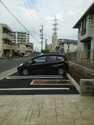 リバーサイド・ミツの駐車場
