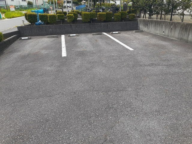 シャロ－ゼＩの駐車場