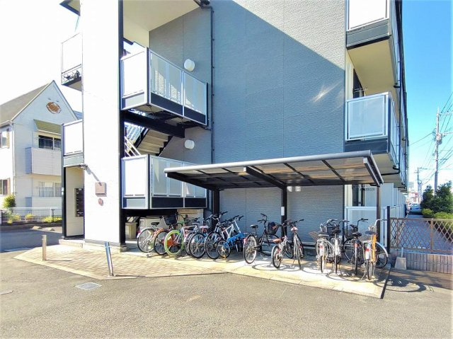 レオパレスラビホワ２３のその他|駐輪場