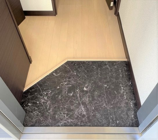 レオネクストリバティーの玄関