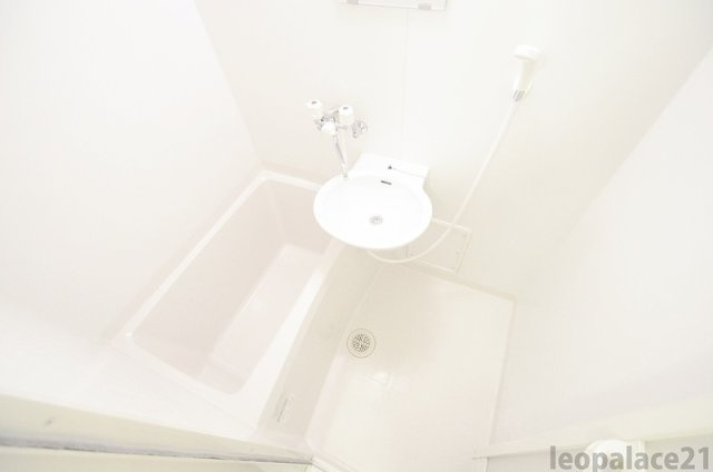 レオパレスパティオＭの浴室|備品や設備仕様は号室等により異なります現地をご確認ください。