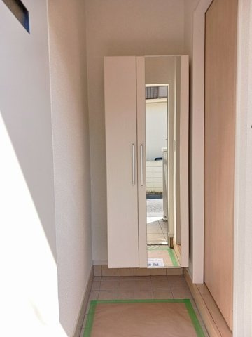 プレシャス１９の玄関