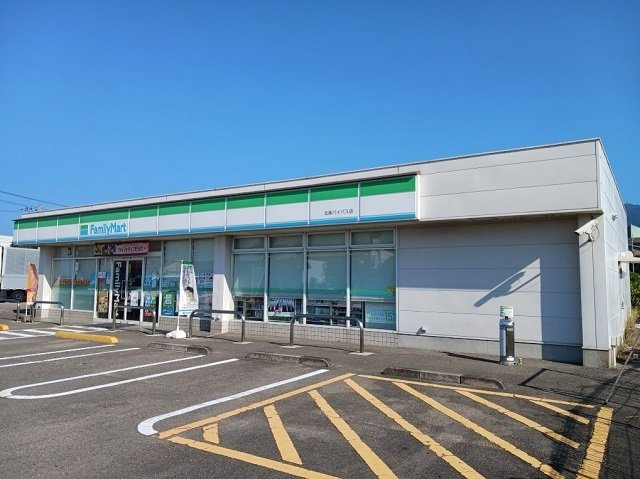 ノース・エンゼルの周辺|ファミリーマートバイパス店様まで550m