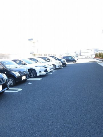 メゾン・ド・ソレイユの駐車場