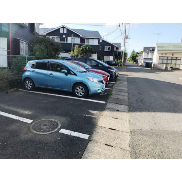 グリーンヒルズ成田Eの駐車場