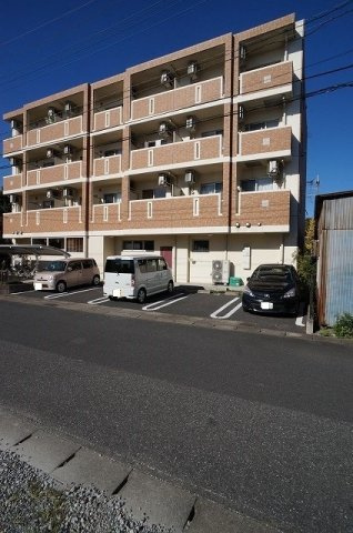 ラ・ベルソレイユの駐車場