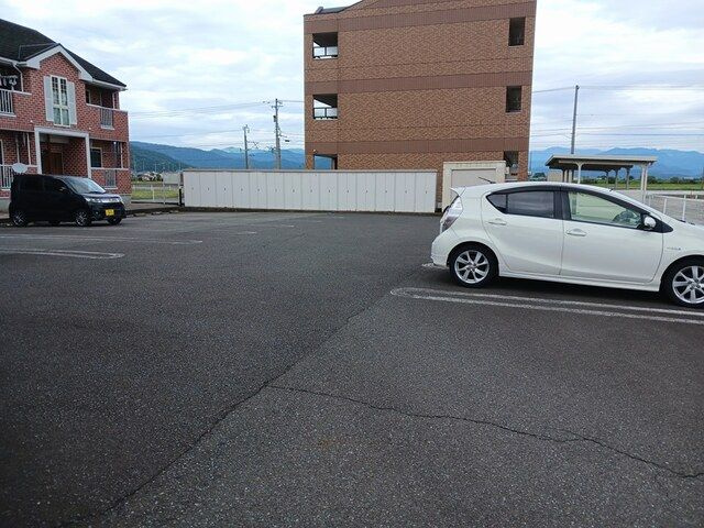 メゾン・アンジュＢの駐車場