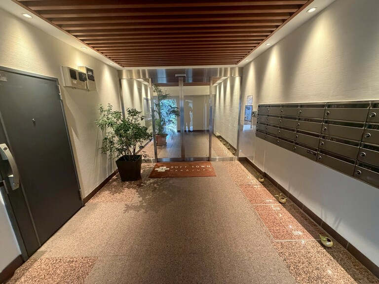 ソフトタウン原宿のロビー
