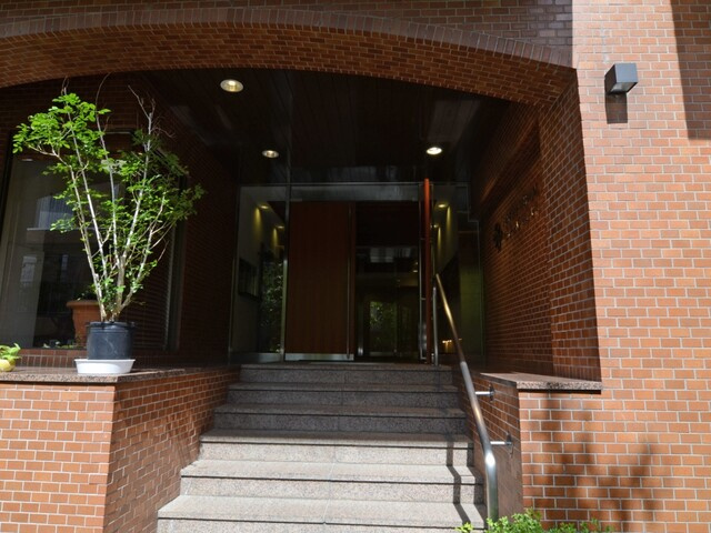 ソフトタウン原宿のエントランス