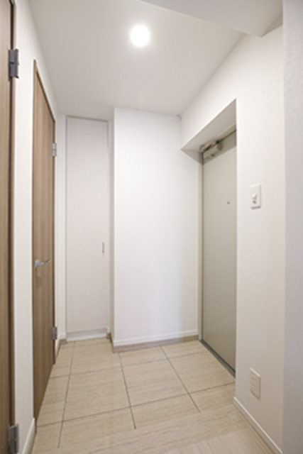 ＴＨＥ　ＡＸＩＳ　ＫＯＪＩＭＡＣＨＩの玄関|※写真は同タイプ住戸です。
