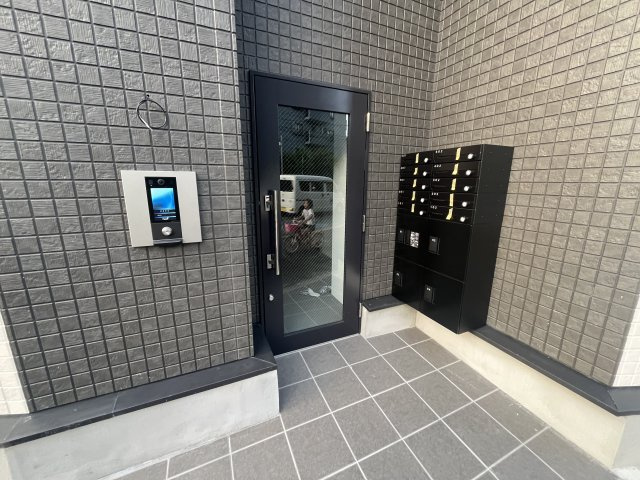 D-STYLEお花茶屋のエントランス|落ち着いたエントランスです