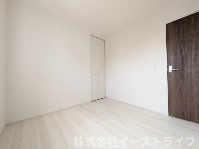 【新築戸建】　いわき市常磐上湯長谷町第4　長期優良住宅の洋室|同社施工写真　フローリングのお部屋は耐久性があり傷がつきにくいので、一般的な使用ではメンテナンスはあまり必要ありません。また、汚れたらさっと拭き取るだけで、キレイな状態を保つことができます。