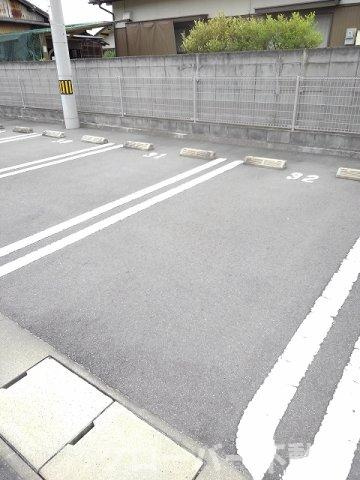 クラール宇多津Ａの駐車場
