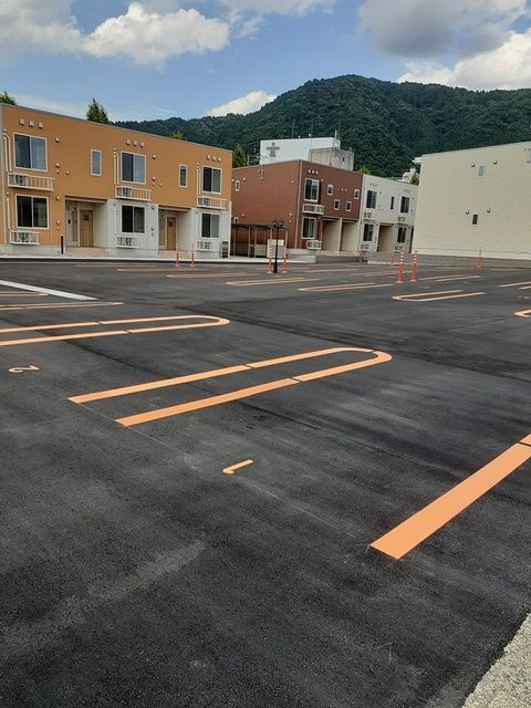 ローザ　ビアンカの駐車場