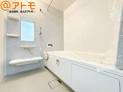 【浴室】 | 葵区水落町4期　新築戸建　全1棟 | 浴室は落ち着いた色のパネルでゆったりと過ごせる空間です。お風呂で一日の疲れを癒しましょう♪