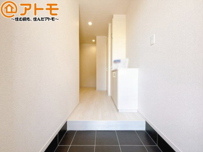 【玄関】 | 葵区水落町4期　新築戸建　全1棟 | 玄関は収納付きで使い勝手良好♪見た目もすっきり♪