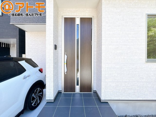 【玄関】 | 葵区水落町4期　新築戸建　全1棟 | 落ち着いた色合いの玄関はダブルロックで防犯性に優れた仕様になっています♪