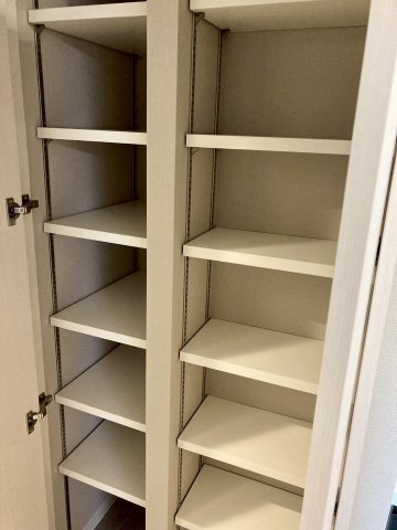 【収納】 | アメイズ友泉亭ザ・ヒルズ | 玄関収納は家族分の靴が収まる十分な収納力
