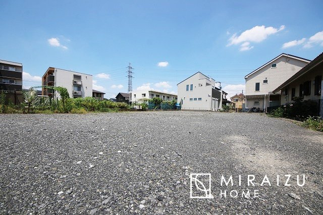【前面道路含む現地写真】 | ＼静かな環境で落ち着いた暮らしをご希望のお客様／広さと価格のバランスの良いマイホーム！近隣施設にも恵まれ立地！詳細、ご見学希望・資料請求ミライズホームお気軽にお問合せ下さい♪