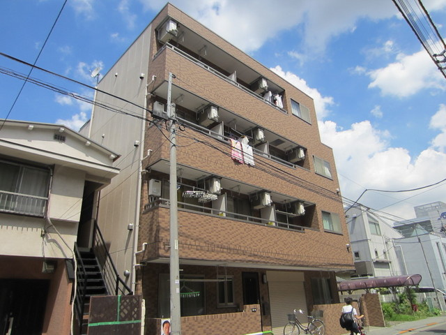 リビオンコートの外観|鉄骨造の4階建て！