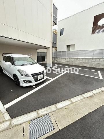 ジェンシア塚口の駐車場