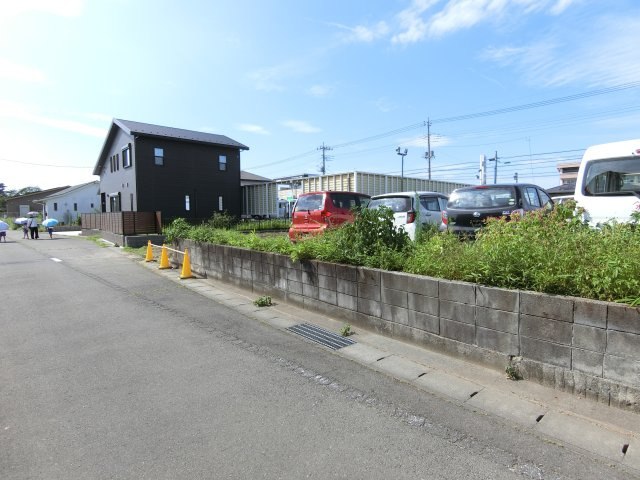 売地　高崎市南大類町全5区画の前面道路含む現地写真