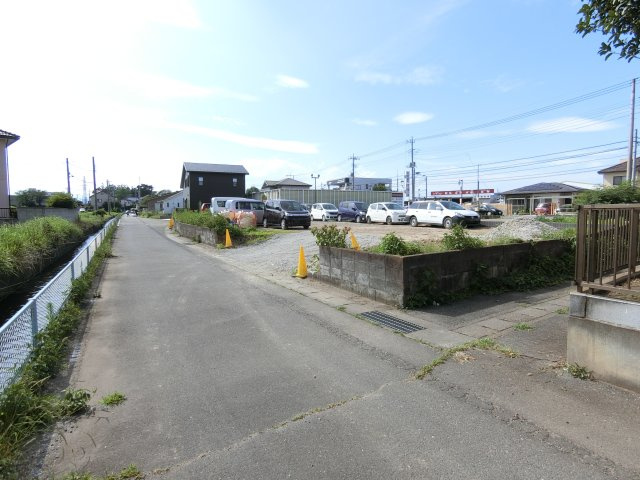 売地　高崎市南大類町全5区画の前面道路含む現地写真