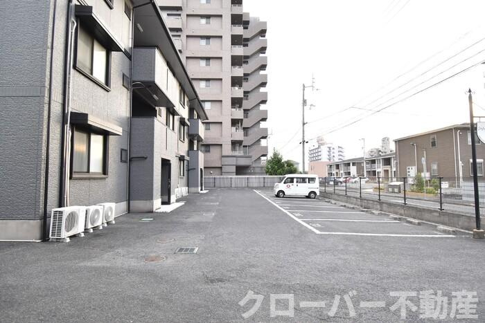シャトレー西本の駐車場|駐車場