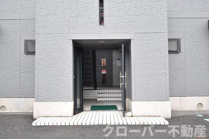 シャトレー西本のエントランス|エントランス
