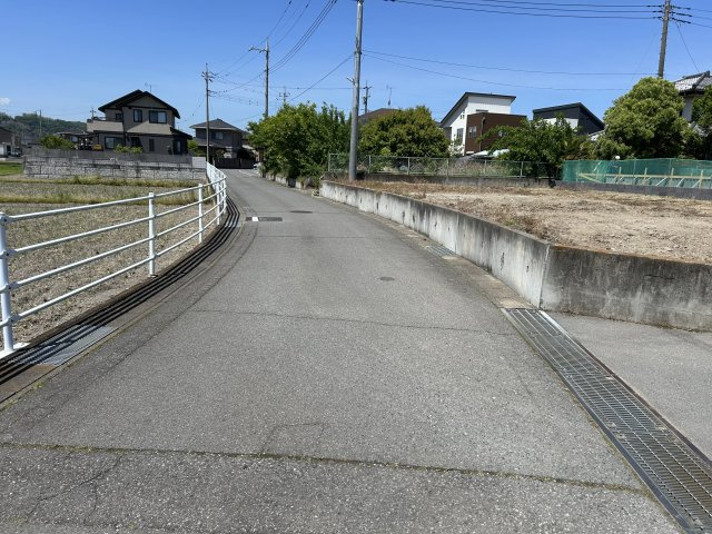 売地　高崎市藤塚町　3区画の前面道路含む現地写真