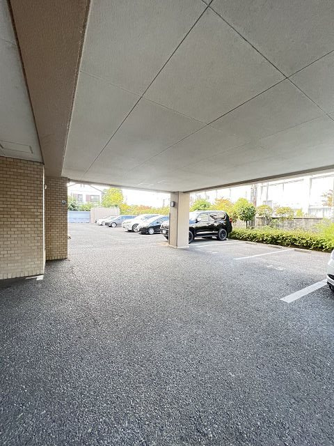 ベルメゾン若王寺の駐車場