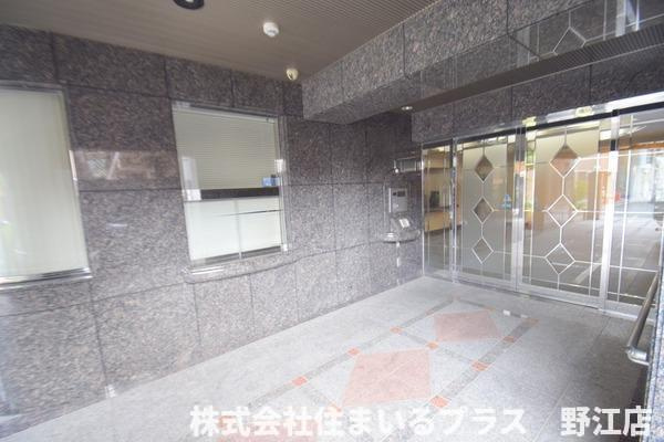 ボヌール関目のエントランス