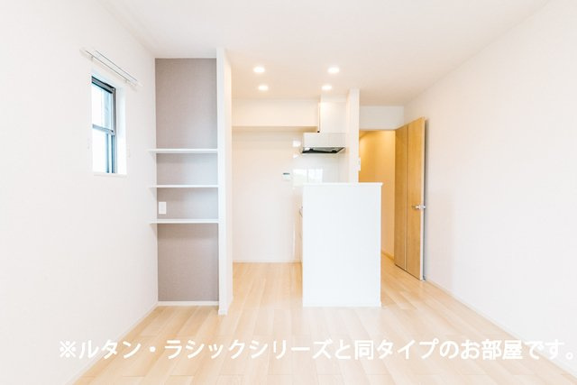 【居間・リビング】 | リバーウエスト中島 | こちらのリビングで趣味の時間をお楽しみください