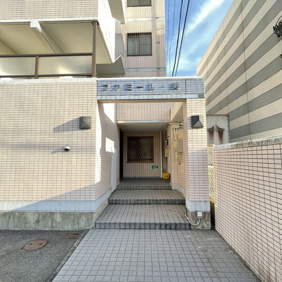 【エントランス】 | ファミール寿