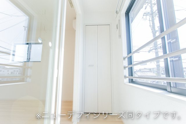 【バルコニー】 | デネブ | 明るい室内です