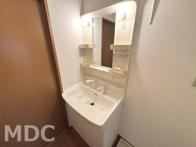 クウラージュ C棟の洗面所