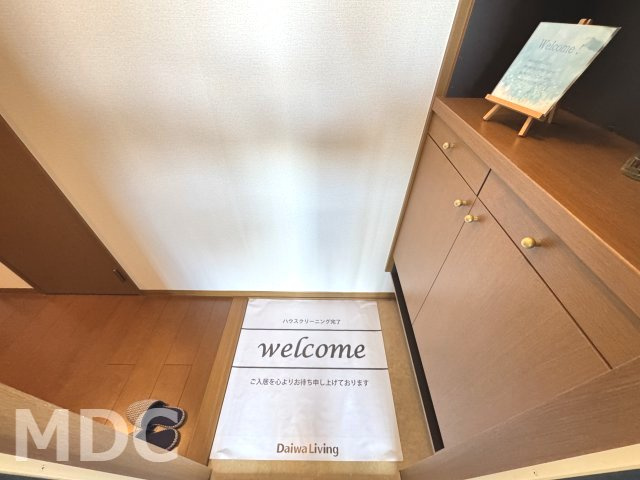 クウラージュ C棟の玄関