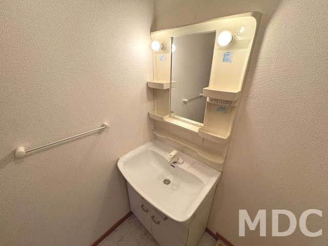 徳島市大原町余慶のアパートの洗面所