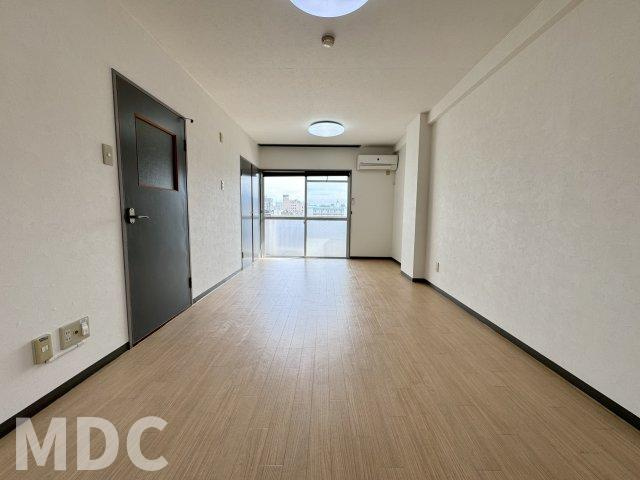 徳島市佐古四番町の賃貸マンションの居間・リビング