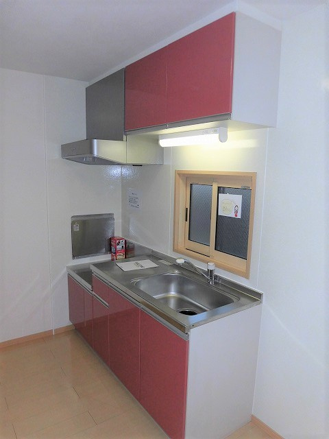 ルミエールB棟のキッチン|写真は同建物の別部屋を参考に掲載しております。