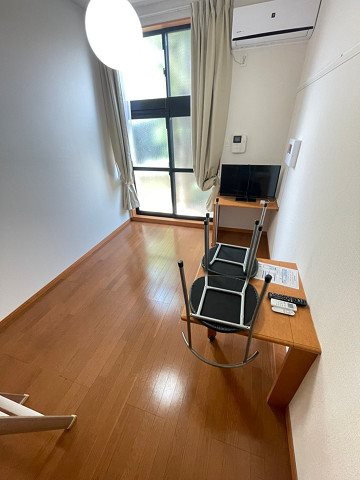 レオパレスフルールの居間・リビング