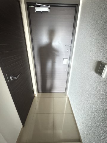 プライムメイツアスタの玄関
