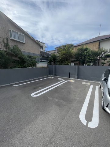 ソフィット宮川の駐車場