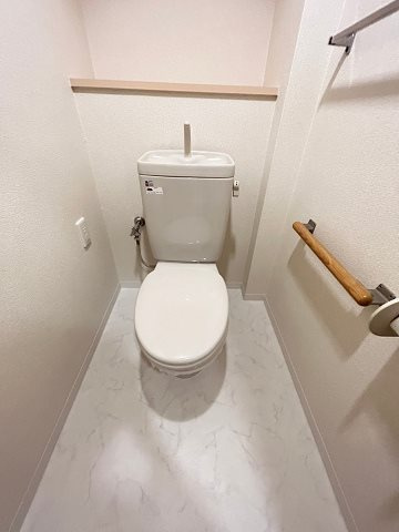 URパークタウン西武庫　5号棟のトイレ|ゆったりとした空間のトイレです