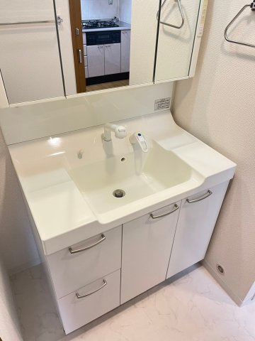 URルゼフィール立花　1号棟の洗面所|ゆったりとスペースのある洗面所