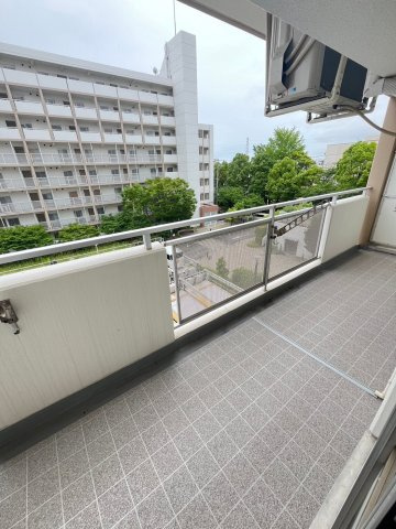 URルゼフィール立花　1号棟のバルコニー|バルコニーからの眺めを楽しみながら食事をしませんか