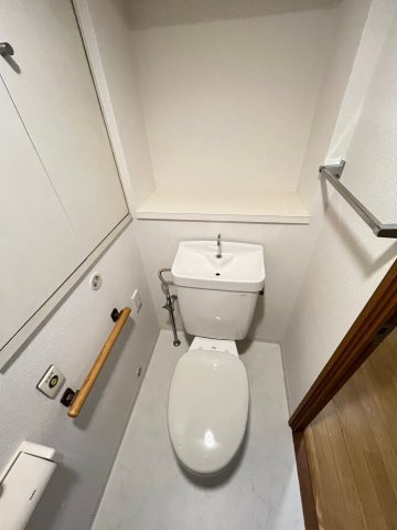 URルゼフィール立花　1号棟のトイレ|コンパクトで使いやすいトイレです